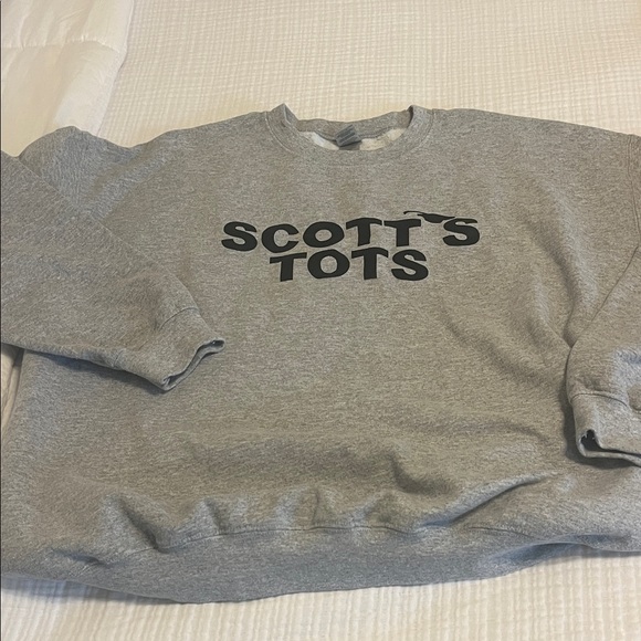 Gildan Other - Gildan Gray Crewneck Sweatshirt